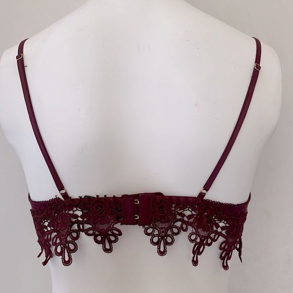 Out From Under Bra by Urban Outfitters - Picture 3 of 7